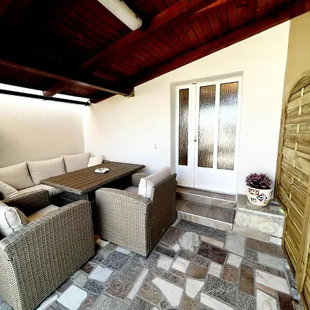 Little Vikendica Banjol