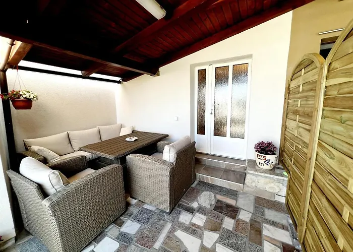 Little Vikendica Banjol